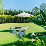 Bed & Breakfast Beauty House - Jacuzzi - Giardino Privato 3*