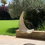 Beauty House - Jacuzzi - Giardino Privato Bed & Breakfast