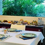 Bed & Breakfast Beauty House - Jacuzzi - Giardino Privato 3*
