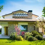 Beauty House - Jacuzzi - Giardino Privato 3*