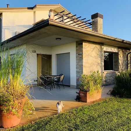 فندق مبيت وإفطار Beauty House - Jacuzzi - Giardino Privato 3*
