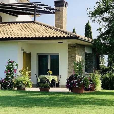 Beauty House - Jacuzzi - Giardino Privato فندق مبيت وإفطار تشيزينا
