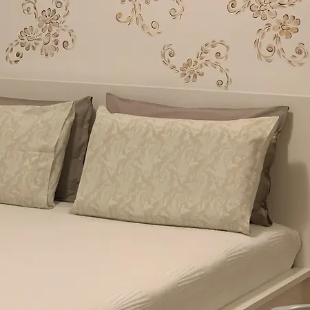 Beauty House - Jacuzzi - Giardino Privato تشيزينا