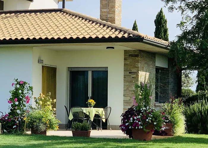 Beauty House - Jacuzzi - Giardino Privato فندق مبيت وإفطار تشيزينا